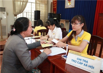 Đẩy mạnh chi trả an sinh xã hội không dùng tiền mặt