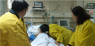 Nụ hôn cuối cùng người phụ nữ dành cho chồng trước khi đẩy vào phòng lấy tạng